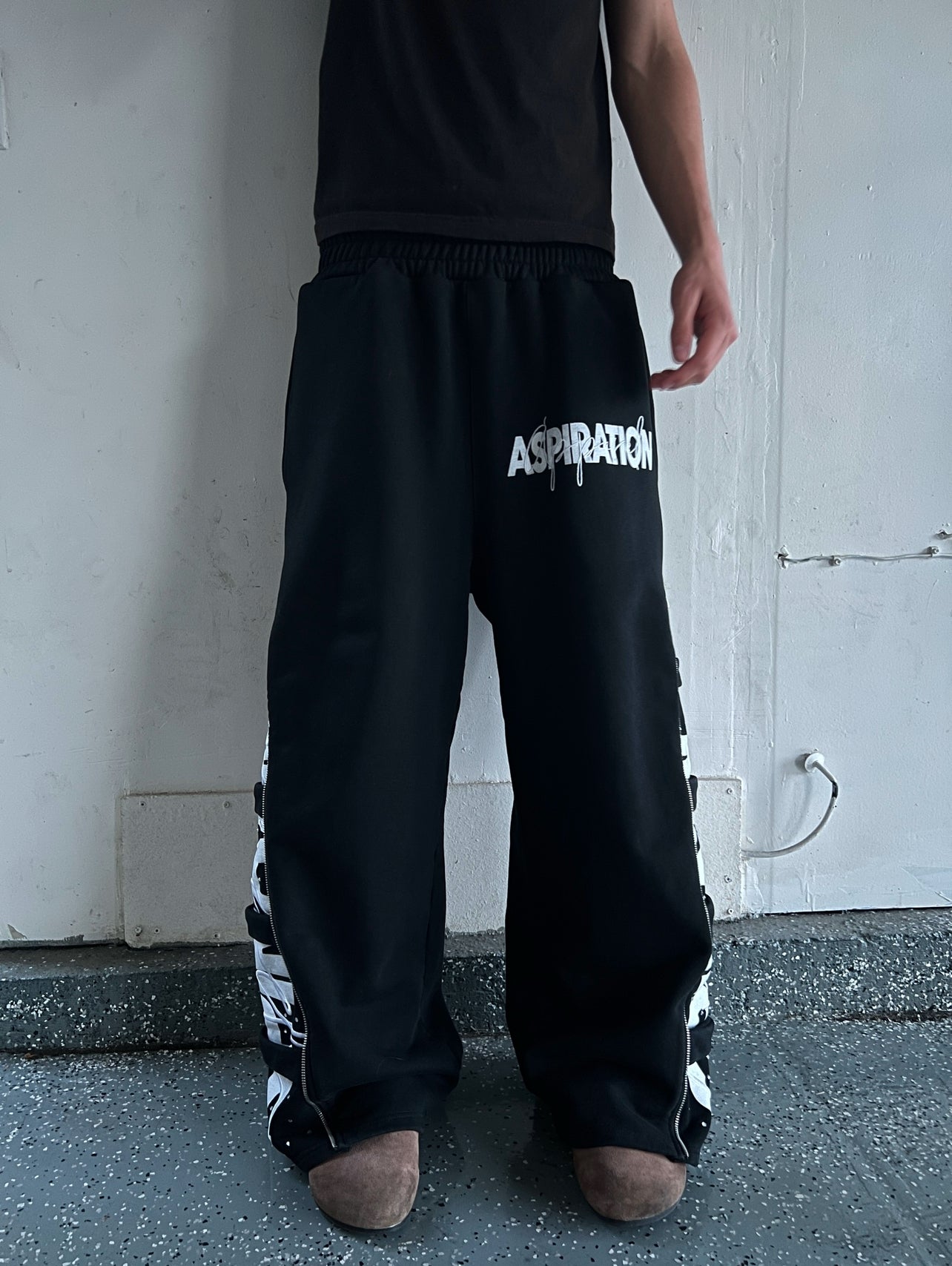 VAULTED SWEATS