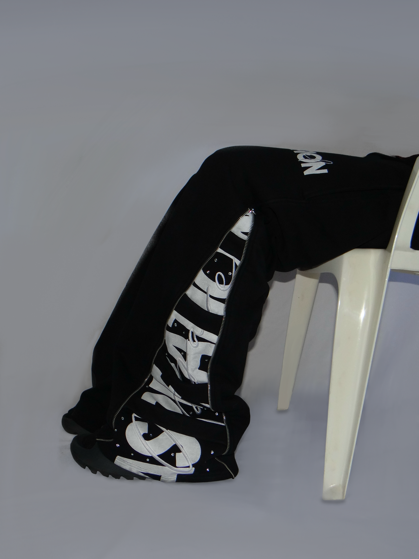 VAULTED SWEATS